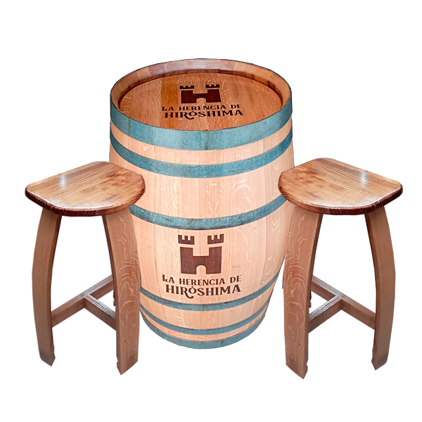 Mesa alta de bar personalizada con taburetes